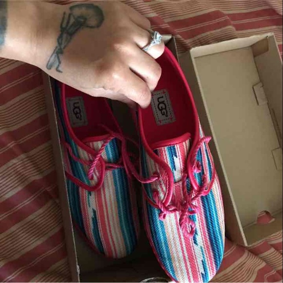 UGG J HEART KAI SNEAKERS - Picture 3 of 3