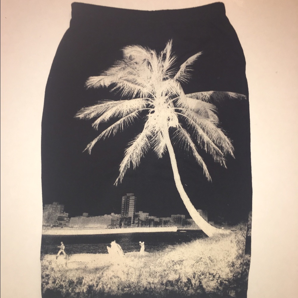 Super cute palm tree print skirt 🌴