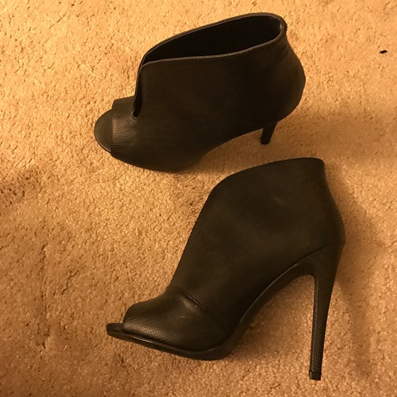 JustFab Heels - Picture 1 of 1