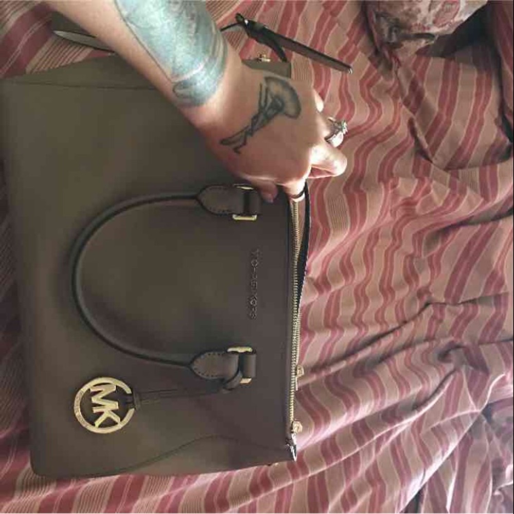 AUTHENTIC MK