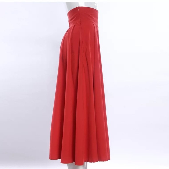 Red skirt - Picture 4 of 5