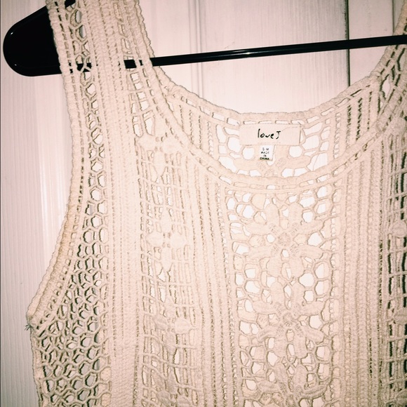See-through white crochet tank - Picture 4 of 4