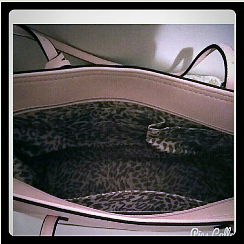 Guess Purse - NWT - Picture 3 of 4
