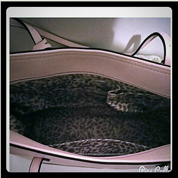 Guess Purse - NWT - Picture 3 of 4