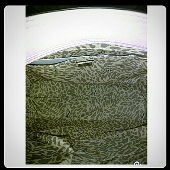 Guess Purse - NWT - Picture 4 of 4