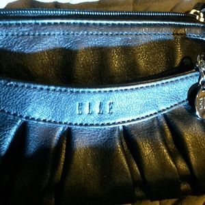 Elle purse beautiful and fit for the occasion.