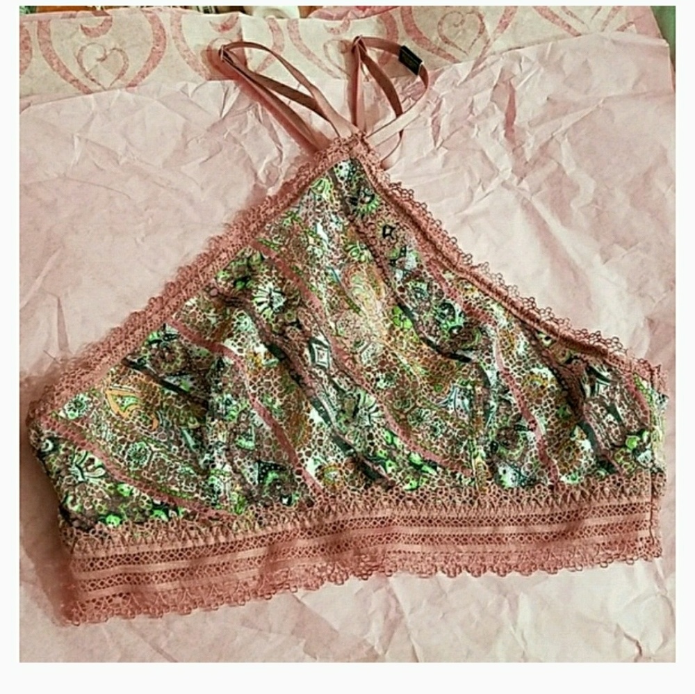 Victoria's Secret Medium underwire bralette/lotion