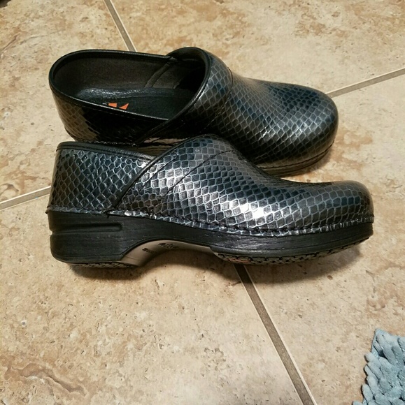 Nursing clogs - Picture 1 of 1