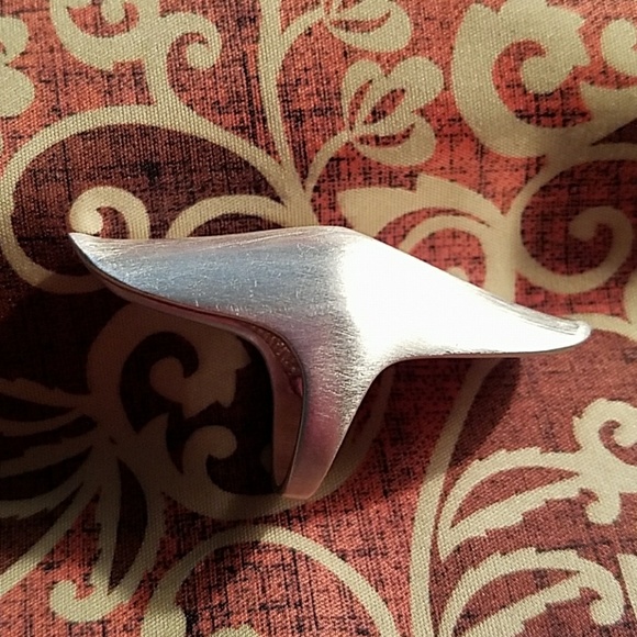 Ring - Picture 3 of 4