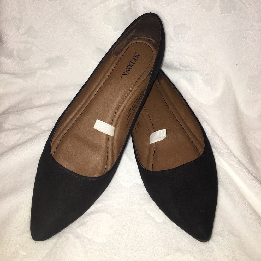 Black pointy toe flats