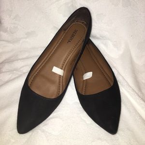 Black pointy toe flats