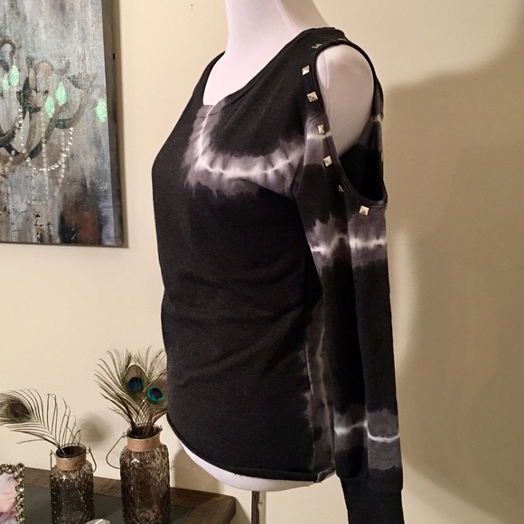 Vintage Havana Tops - Vintage Havana Cold Shoulder Sweatshirt