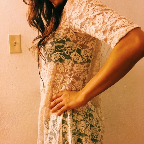 See-through white lace type quarter length top - Picture 2 of 4