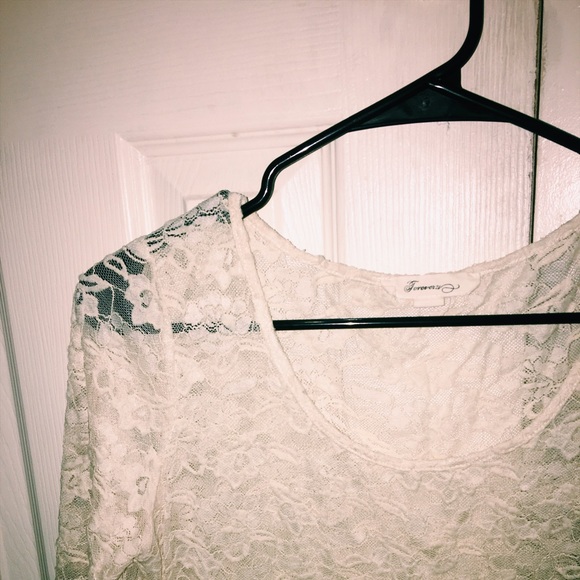 See-through white lace type quarter length top - Picture 4 of 4