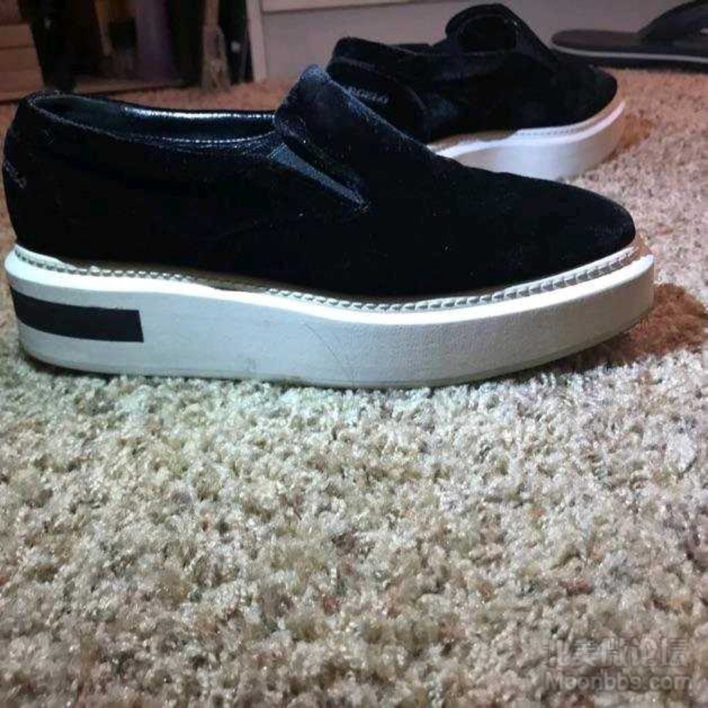 velvet sneaker