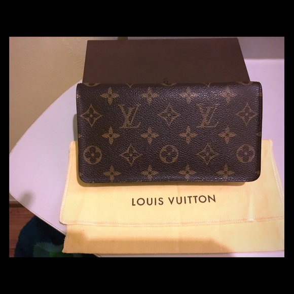 Aithentic lv wallet (SOLD) - Picture 1 of 4