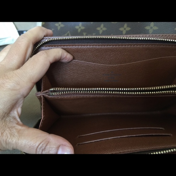 Aithentic lv wallet (SOLD) - Picture 3 of 4