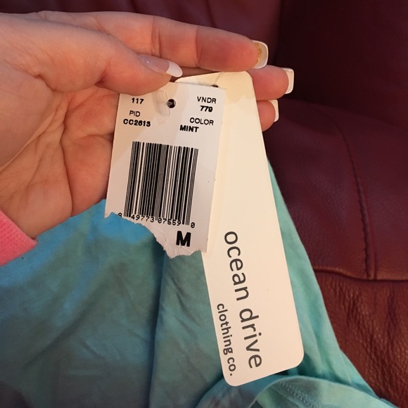 Ocean Drive Tank - Picture 7 of 7