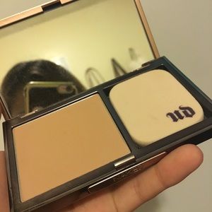 URBAN DECAY powder foundation