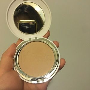IT COSMETIC celebration foundation
