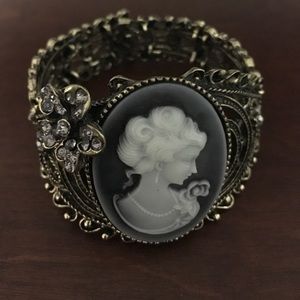 Cameo bracelet