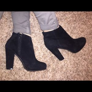 aldo black booties can fit a 7-7.5