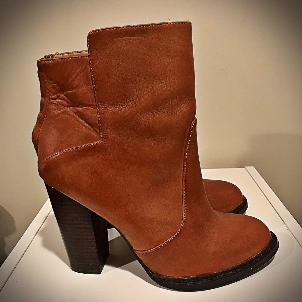 ⭐️SALE⭐️ CHINESE LAUNDRY Brown Ankle Bootie