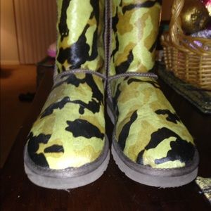 Ugg Women's Classic short camouflage Boots New!