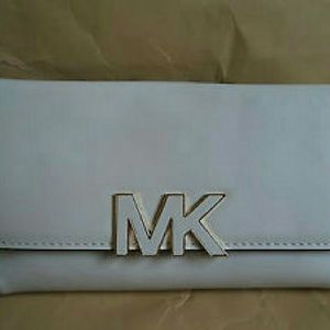 Michael kors clutch/x large wallet
