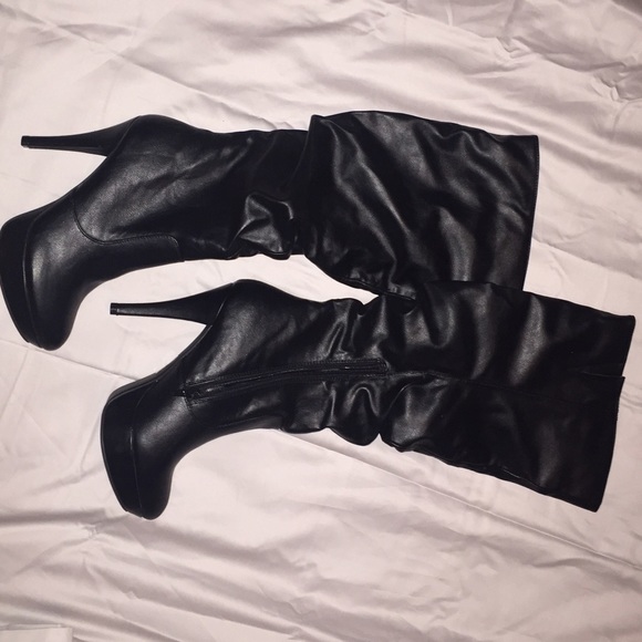 Calf length black heeled boots - Picture 1 of 3