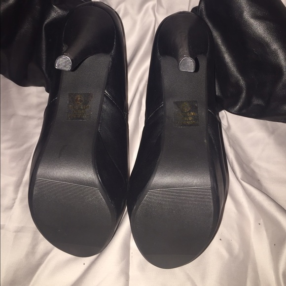 Calf length black heeled boots - Picture 2 of 3