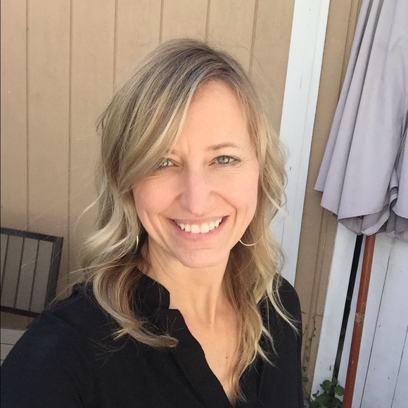 Meet your Posher, Jennifer - Picture 2 of 2