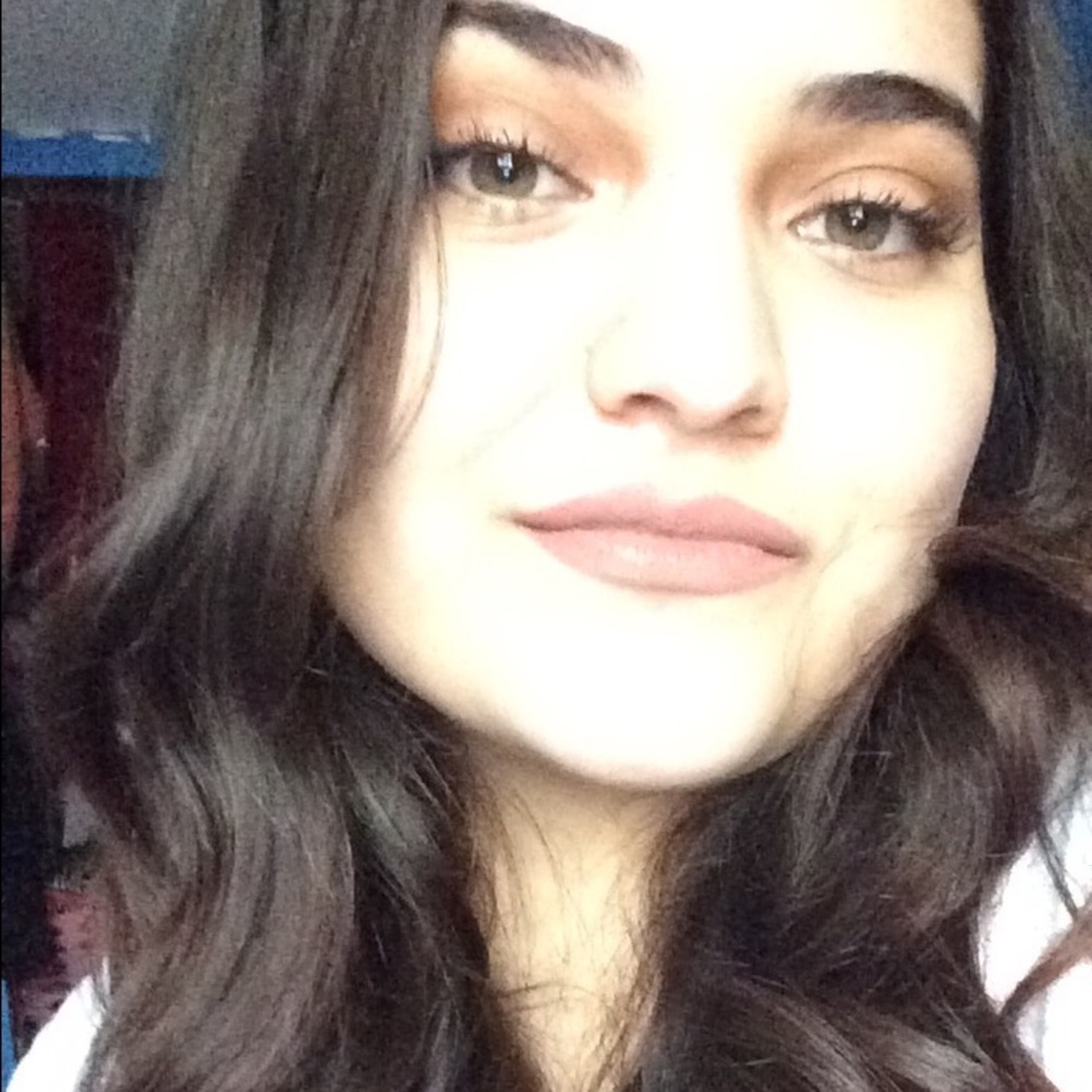 Meet your Posher, Selena