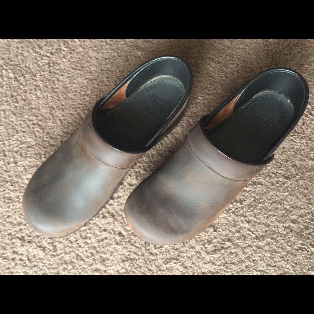 Dansko Brown oiled-leather clogs size 41