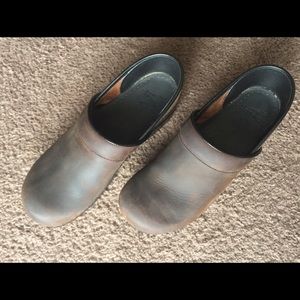 Dansko Brown oiled-leather clogs size 41