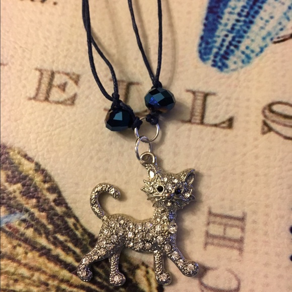 Cat pendant with rhinestone & faceted beads - Picture 3 of 3