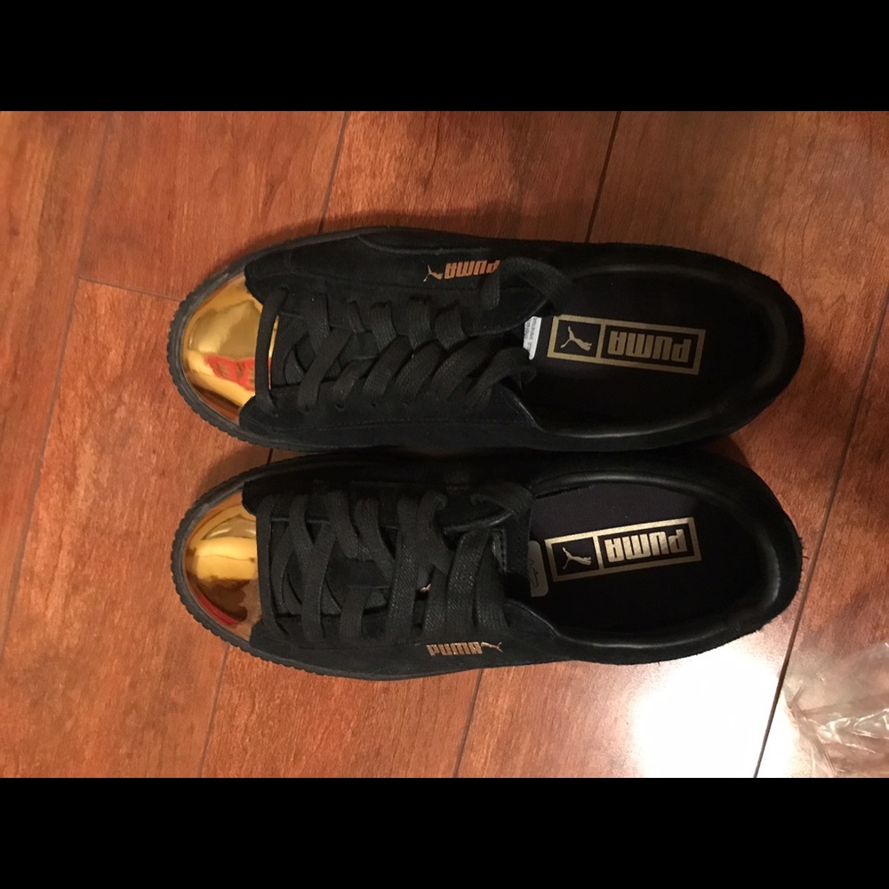 Puma gold toed sneaker