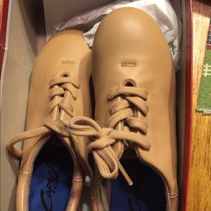 Capezio kids 2.5 tap shoes