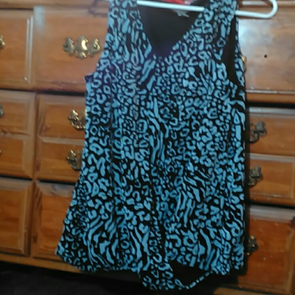 Cute top - Picture 3 of 3