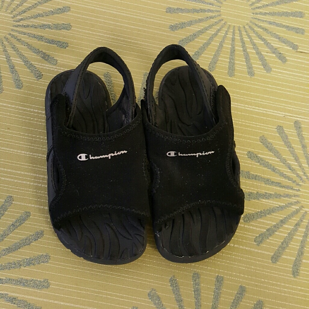 💥Champion Black Toddler Sandals: 7