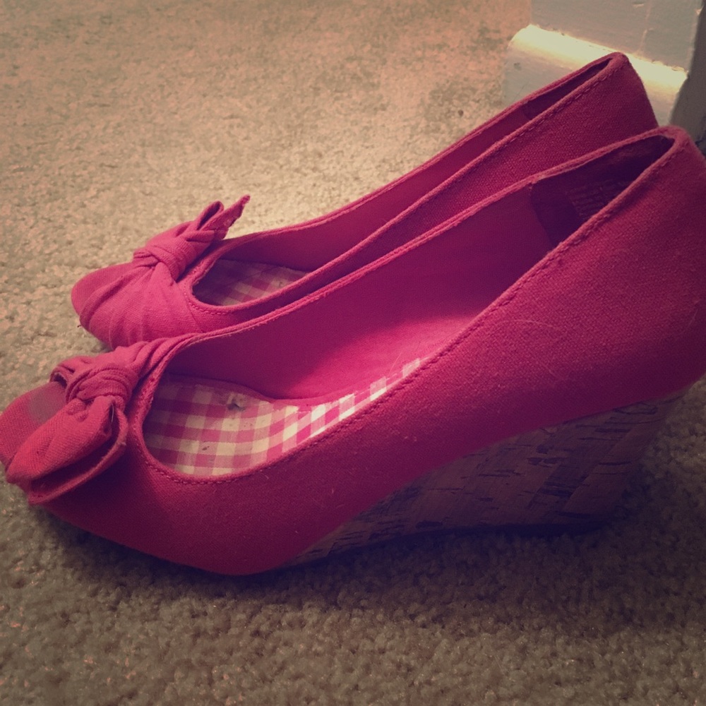 Pink wedges