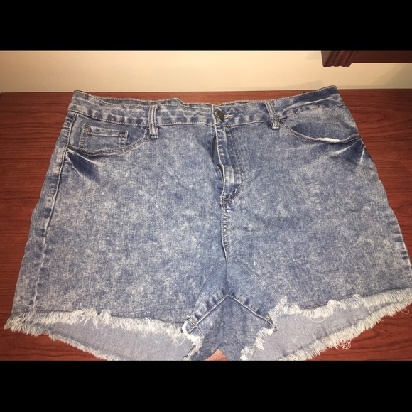 Distressed forever 21 high waisted Jean shorts - Picture 1 of 2