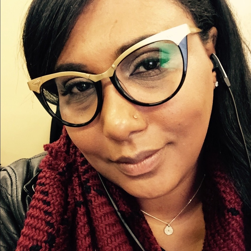 Meet your Posher, Teya