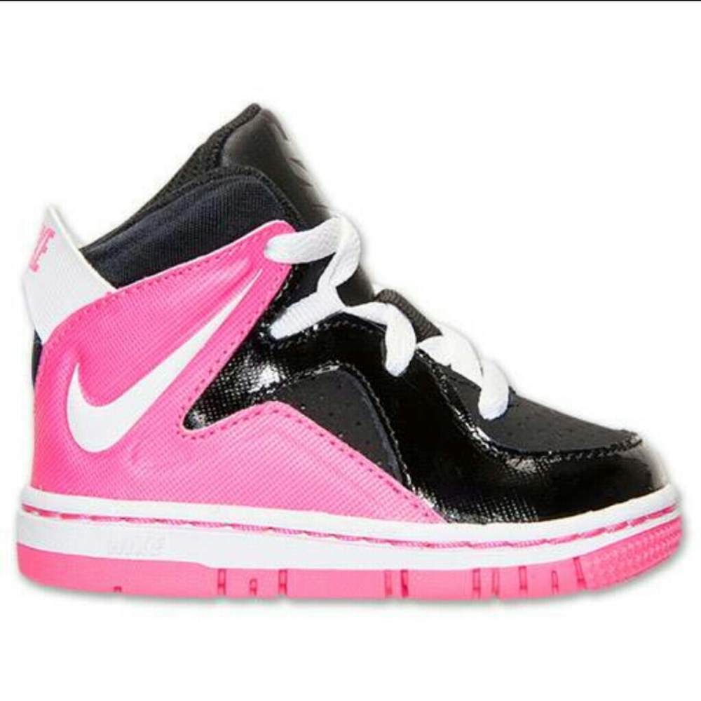 Nike Court Invader