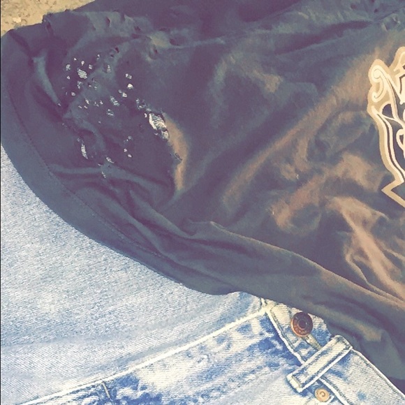 Distressed top - Picture 3 of 4