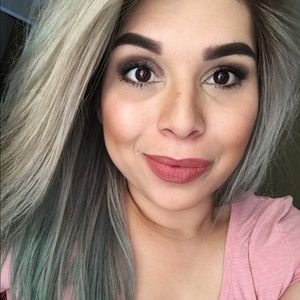 Meet your Posher, Monica