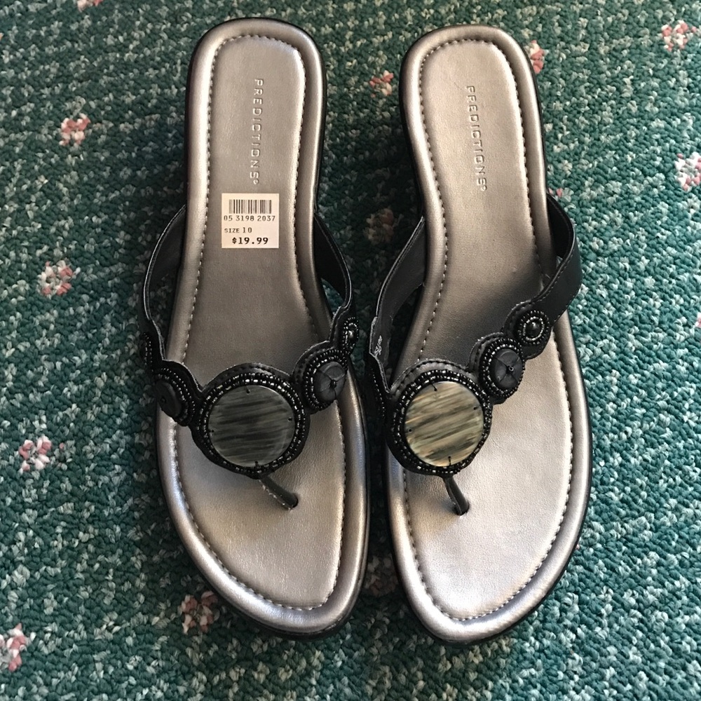 NWT predictions sandals size 10