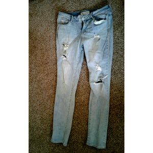 Ripped bull head jeans