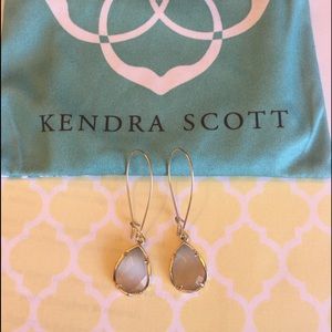 Kendra Scott Dee gold earrings in slate grey