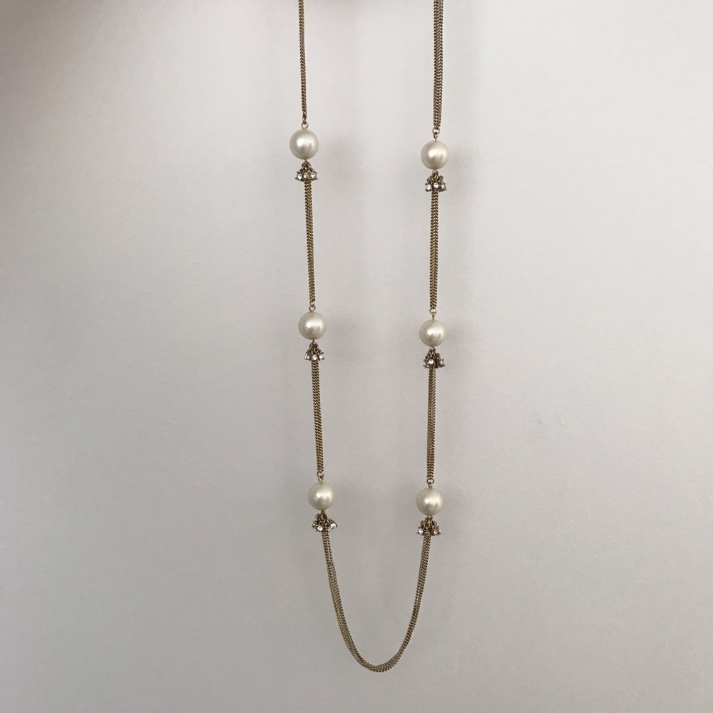 Long necklace with pearls